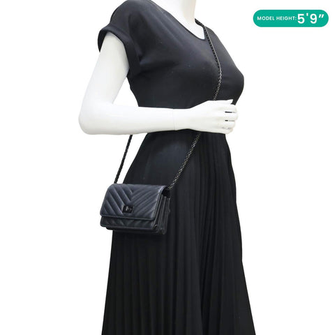 CHANEL Reissue Chevron Leather Wallet On Chain Black