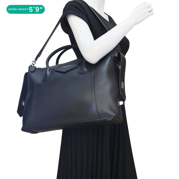 GIVENCHY Antigona Soft Leather Shoulder Bag Black