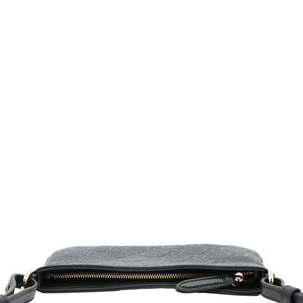 GUCCI Emblem Grainy Leather Shoulder Bag Black 815278
