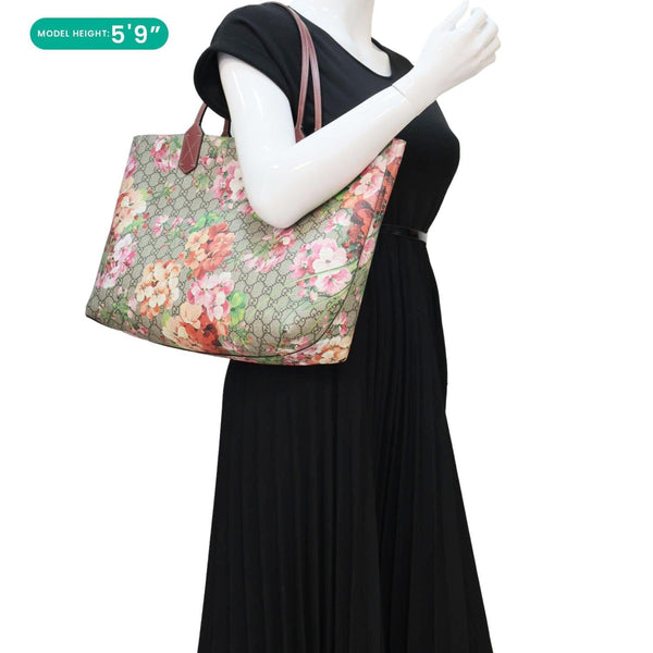 GUCCI Blooms GG Supreme Floral Tote Bag Dry Rose 368568