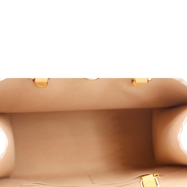 LOUIS VUITTON Onthego MM Giant Monogram Dune Tote Bag Cream