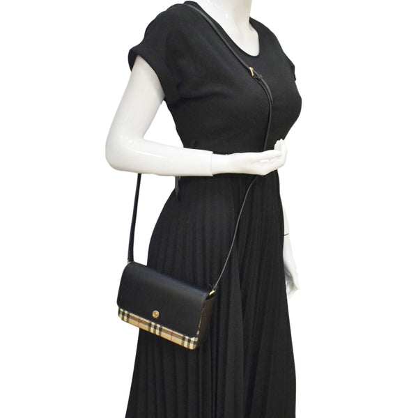 BURBERRY Hampshire Vintage Check Leather Black Crossbody Bag dummy look