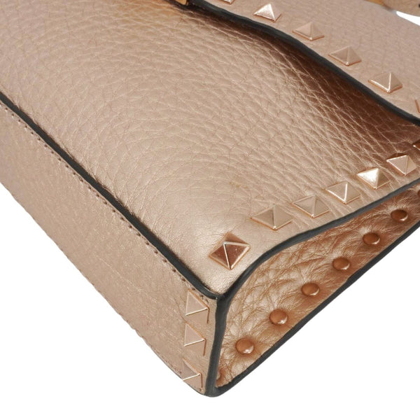 VALENTINO Garavani Rockstud Medium Pebbled Calfskin Leather Crossbody Golden