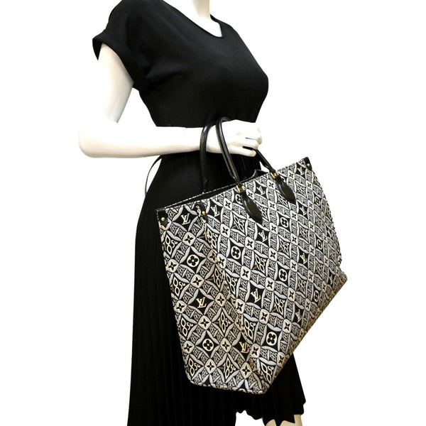 LV Onthego GM Jacquard Tote Bag Size view