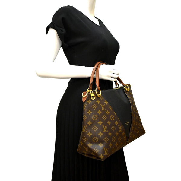 LOUIS VUITTON V TOTE MM Monogram Leather Hobo Bag Black