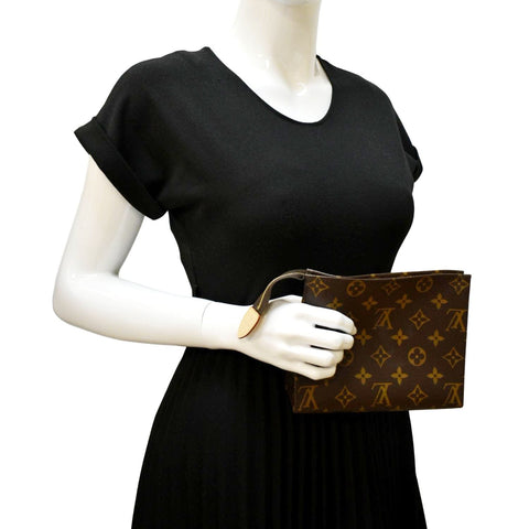 LOUIS VUITTON Toiletry 19 Monogram Canvas Cosmetics Pouch Brown