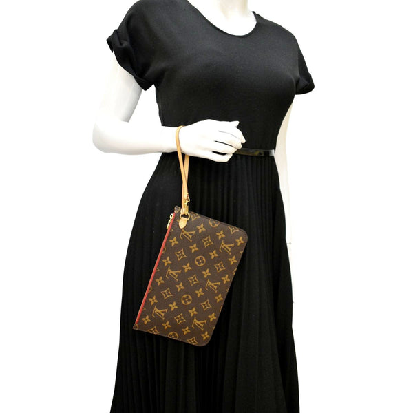 LOUIS VUITTON Neverfull Monogram Canvas Pochette Wristlet Pouch Brown
