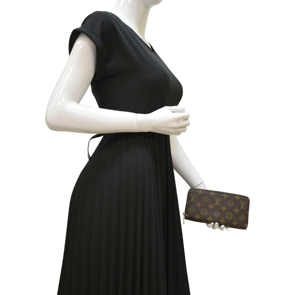 LOUIS VUITTON Monogram Canvas Zippy Wallet Brown