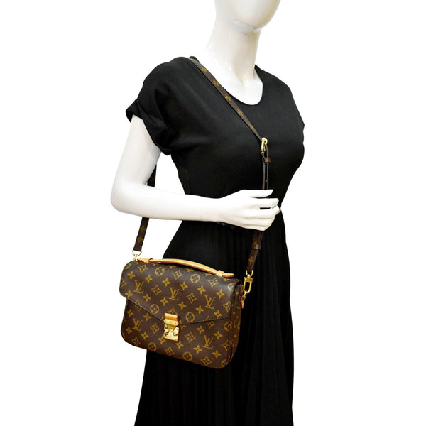 LOUIS VUITTON Metis Pochette Monogram Canvas Crossbody Bag Brown
