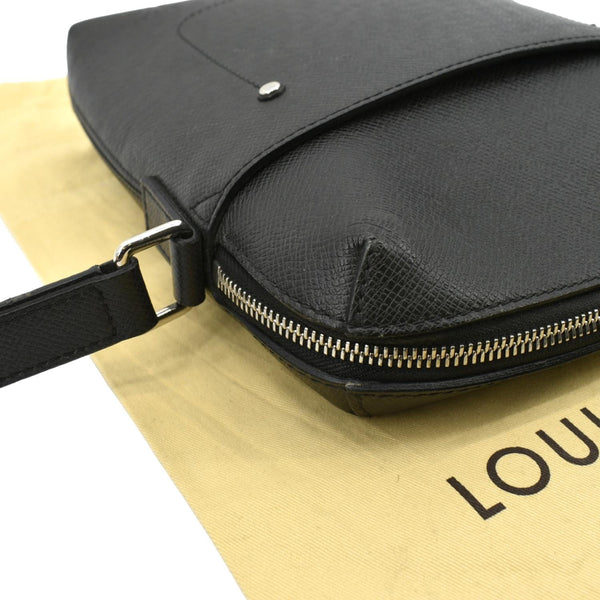 LOUIS VUITTON Grigori Pochette Taiga Leather Crossbody Bag Black