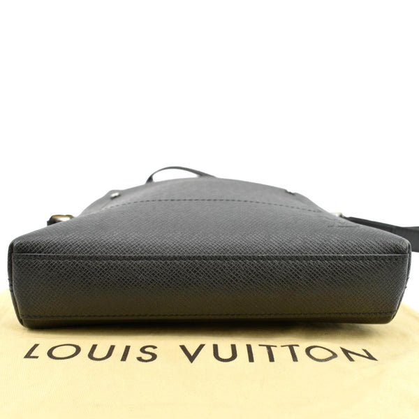LOUIS VUITTON Grigori Pochette Taiga Leather Crossbody Bag Black