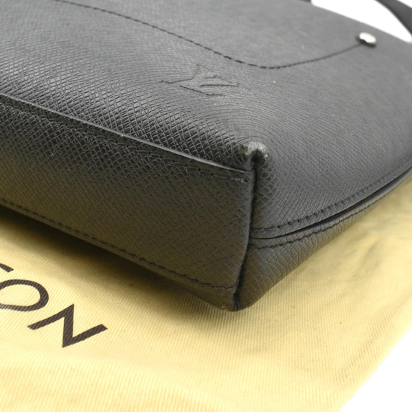 LOUIS VUITTON Grigori Pochette Taiga Leather Crossbody Bag Black