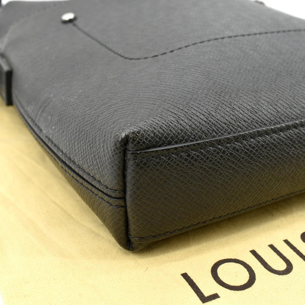 LOUIS VUITTON Grigori Pochette Taiga Leather Crossbody Bag Black