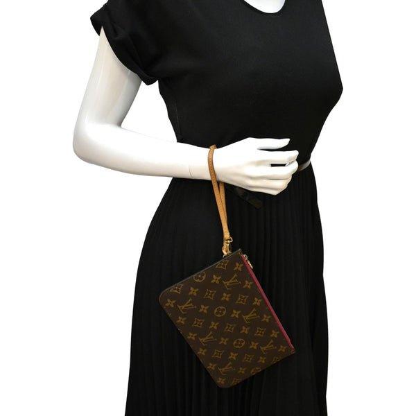 LOUIS VUITTON Neverfull Monogram Canvas Pochette Wristlet Pouch Fuchsia