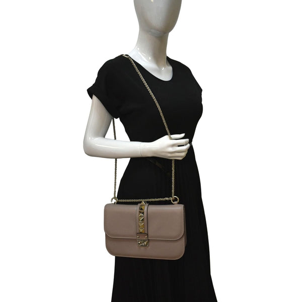 VALENTINO Glam Lock Rockstud Flap Medium Leather Crossbody Bag Nude