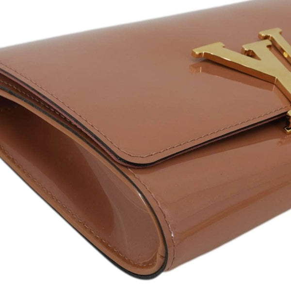 LOUIS VUITTON Louise Vernis Leather Clutch Tan