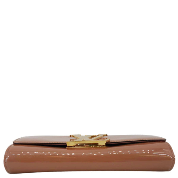 LOUIS VUITTON Louise Vernis Leather Clutch Tan