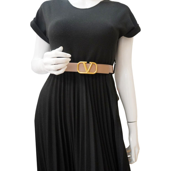 VALENTINO Garavani VLogo Signature Leather Reversible Belt Beige