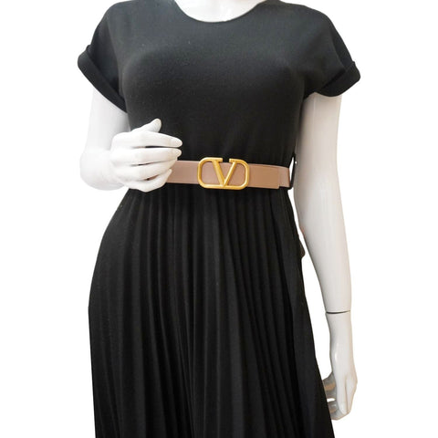 VALENTINO Garavani VLogo Signature Leather Reversible Belt Beige