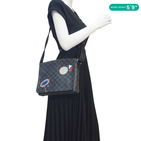 LOUIS VUITTON District PM Messenger Damier Graphite Messenger Bag Black