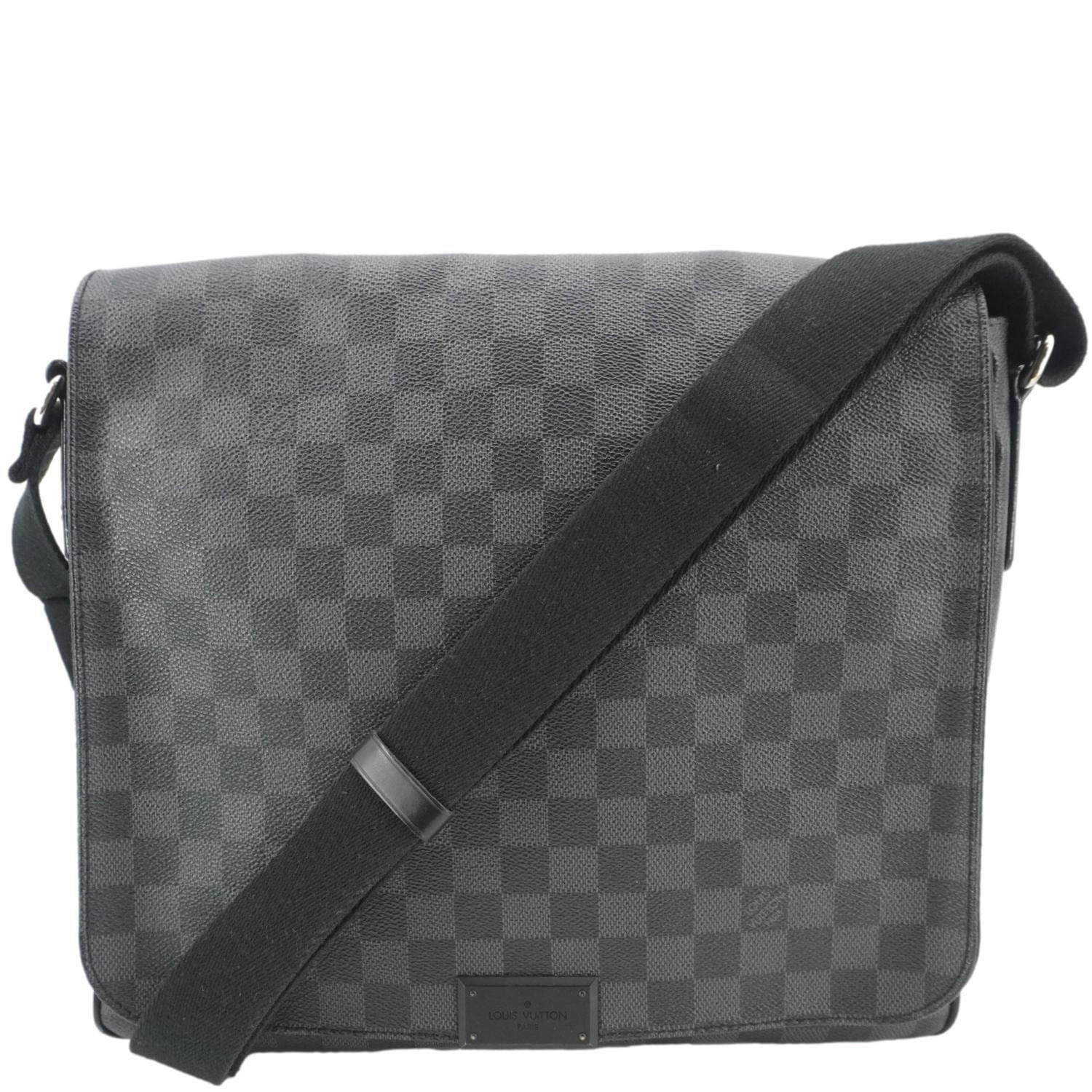 LOUIS VUITTON District Messenger Damier Graphite Messenger Bag Black