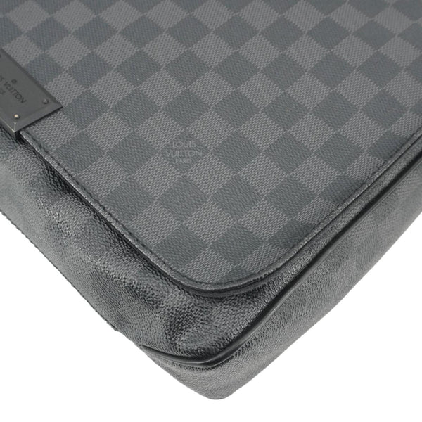 LOUIS VUITTON District Messenger Damier Graphite Messenger Bag Black