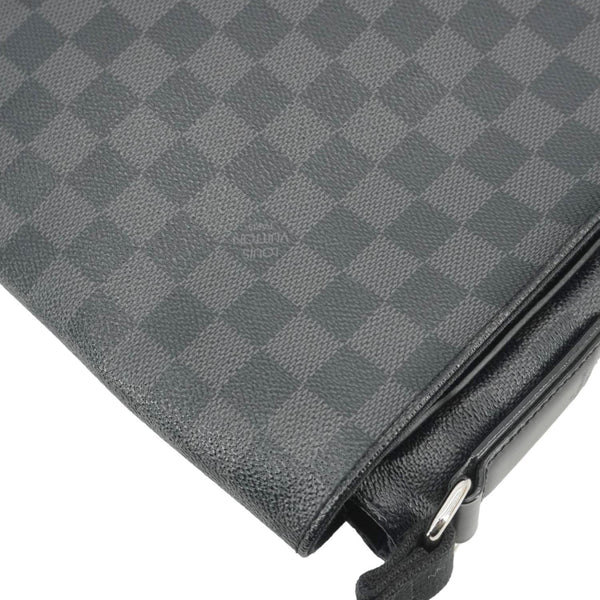 LOUIS VUITTON District Messenger Damier Graphite Messenger Bag Black