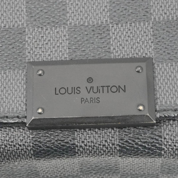 LOUIS VUITTON District Messenger Damier Graphite Messenger Bag Black