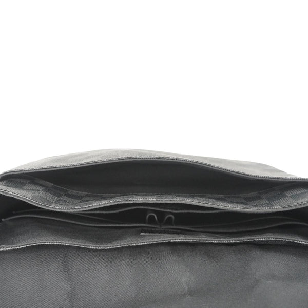 LOUIS VUITTON District Messenger Damier Graphite Messenger Bag Black