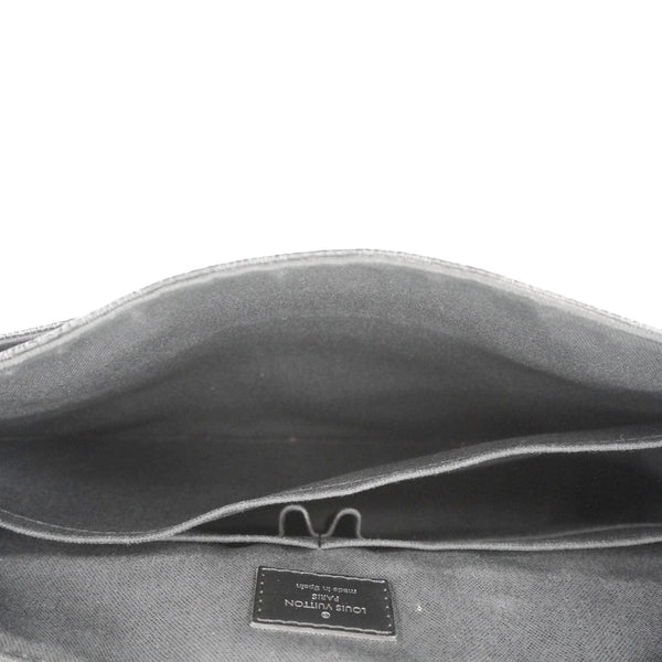 LOUIS VUITTON District Messenger Damier Graphite Messenger Bag Black