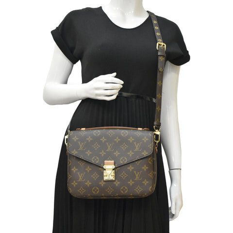 LOUIS VUITTON Metis Pochette Monogram Canvas Crossbody Bag Brown