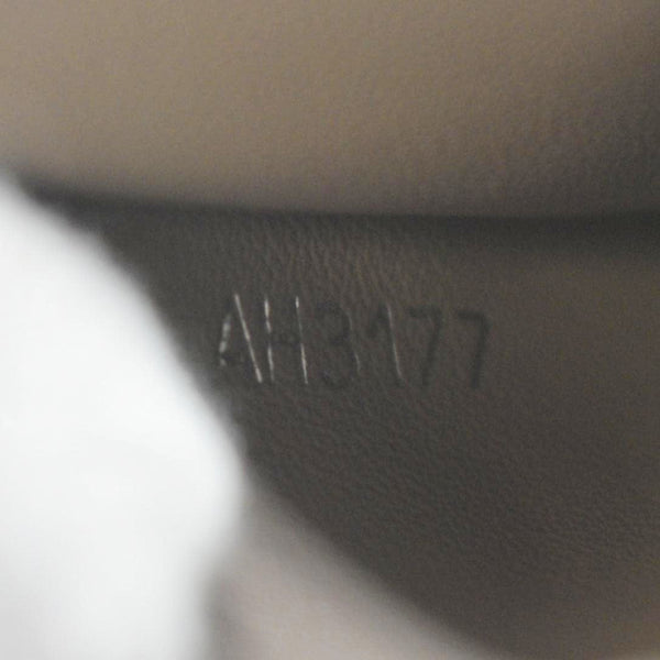 LOUIS VUITTON Capucines MM Shoulder Bag Leather Pink with code