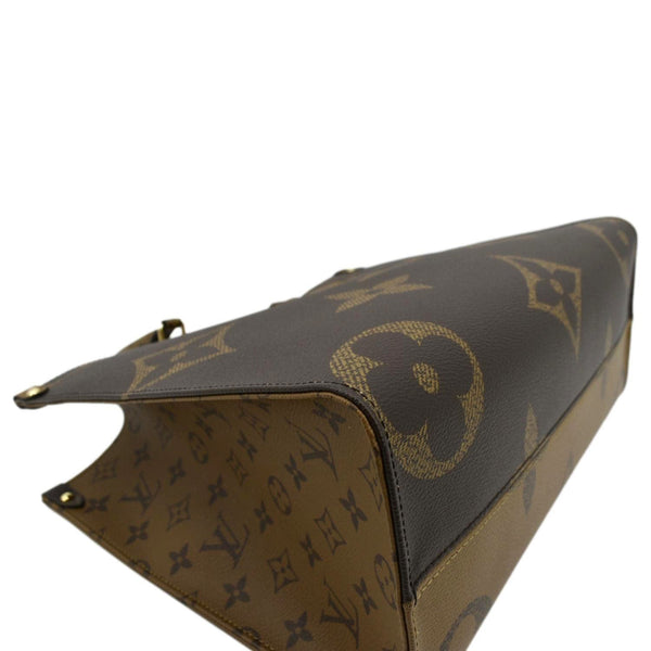 LOUIS VUITTON Onthego MM Giant Monogram Canvas Tote Shoulder Bag Brown