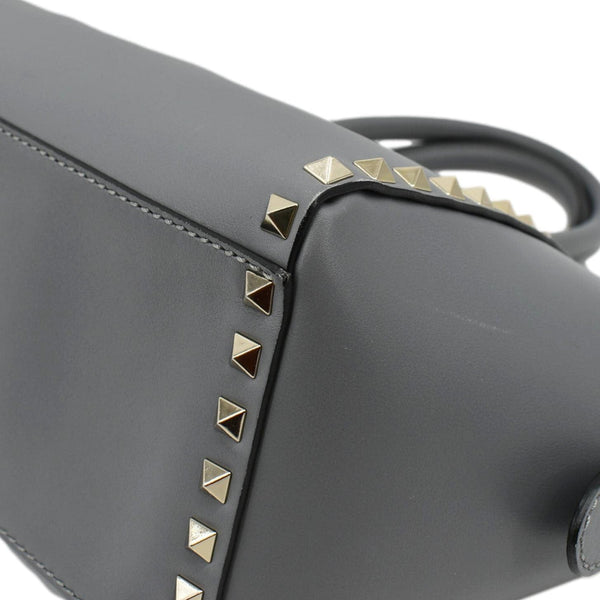 VALENTINO GARAVANI Rockstud Medium Shoulder Bag Dark Greyium Leather corner lower right look