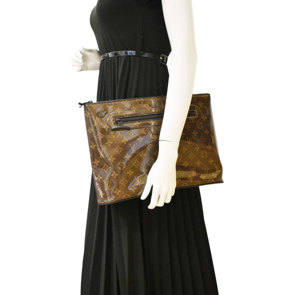 LOUIS VUITTON Pochette Cosmos Monogram Glaze Canvas Pouch Brown