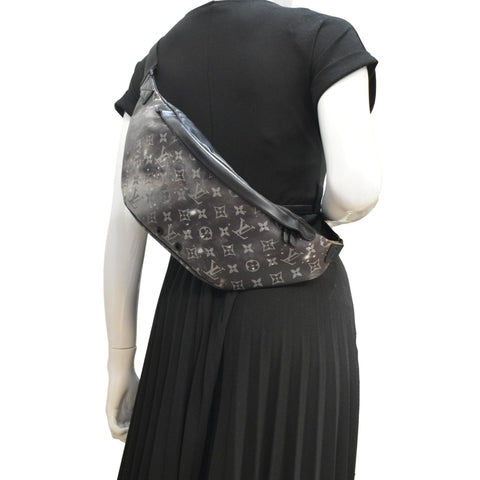 LOUIS VUITTON Discovery Monogram Galaxy Bumbag Black