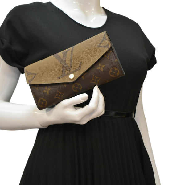 LOUIS VUITTON Sarah Monogram Reverse Canvas Wallet Brown