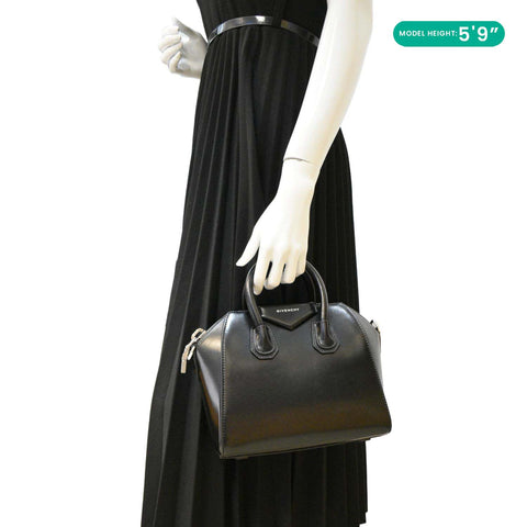 GIVENCHY Antigona Mini Leather Shoulder Bag Black dummy look