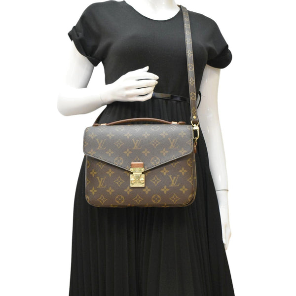 LOUIS VUITTON Metis Pochette Monogram Canvas Crossbody Bag Brown