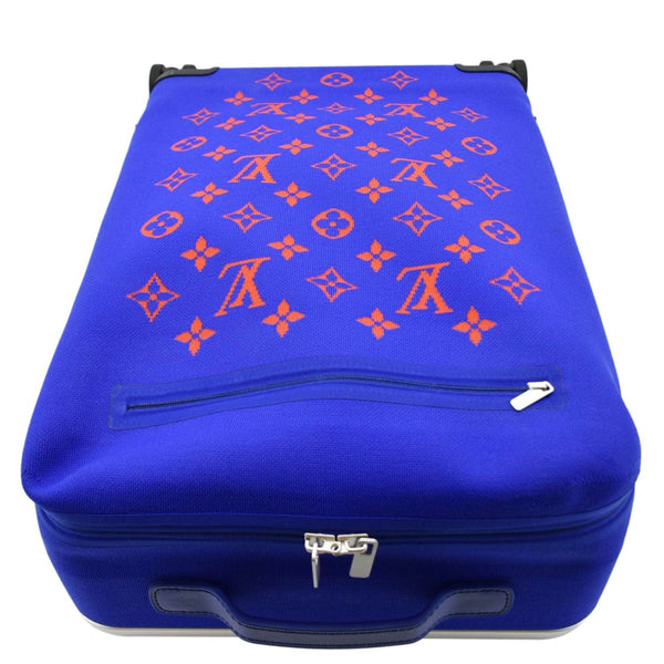 Louis Vuitton Horizon 55 4R Soft Thermoform Knit Rolling Luggage Travel Bag Blue top look