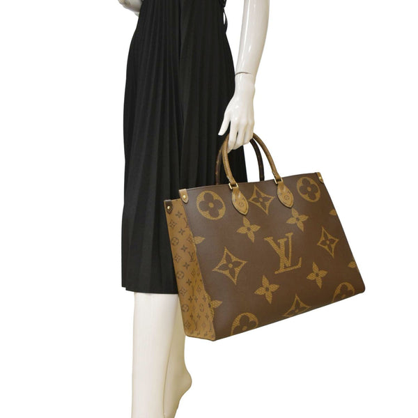 LOUIS VUITTON Onthego GM Giant Monogram Canvas Tote Bag Brown