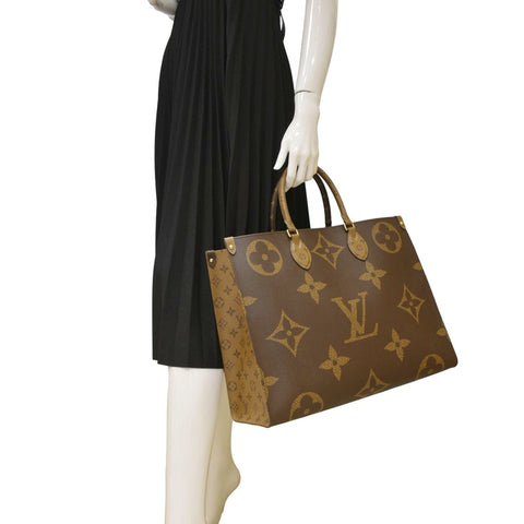 LOUIS VUITTON Onthego GM Giant Monogram Canvas Tote Bag Brown