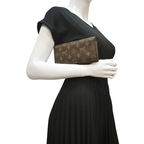 LOUIS VUITTON Brazza Monogram Canvas Bifold Long Wallet Brown