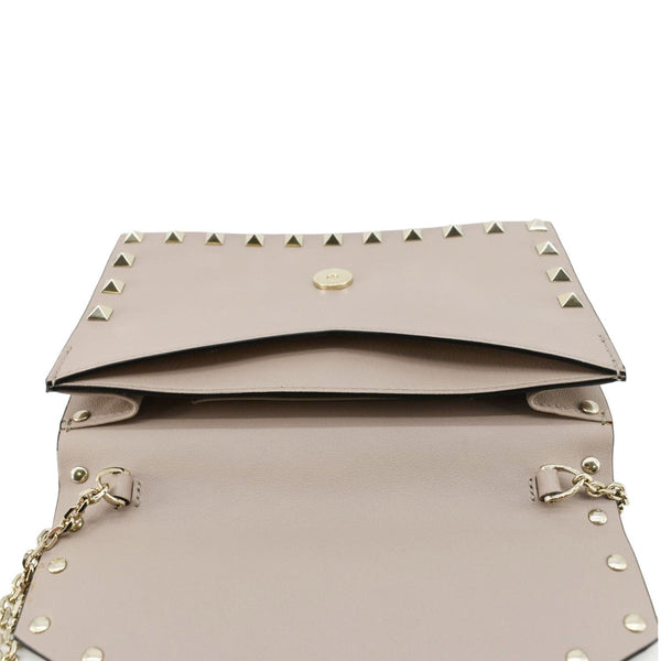 VALENTINO Rockstud Envelope Leather Chain Crossbody Bag Taupe
