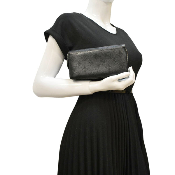 LOUIS VUITTON Mahina Leather Zippy Wallet Galet Black