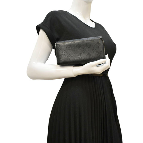 LOUIS VUITTON Mahina Leather Zippy Wallet Galet Black