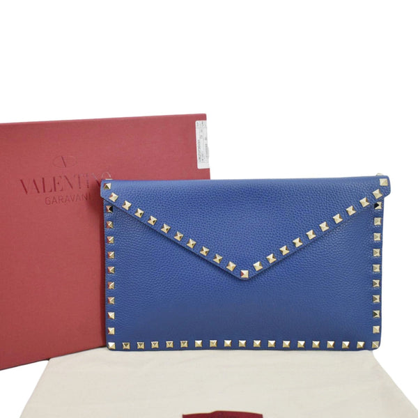 VALENTINO Garavani Rockstud Grainy Envelope Pouch Blue
