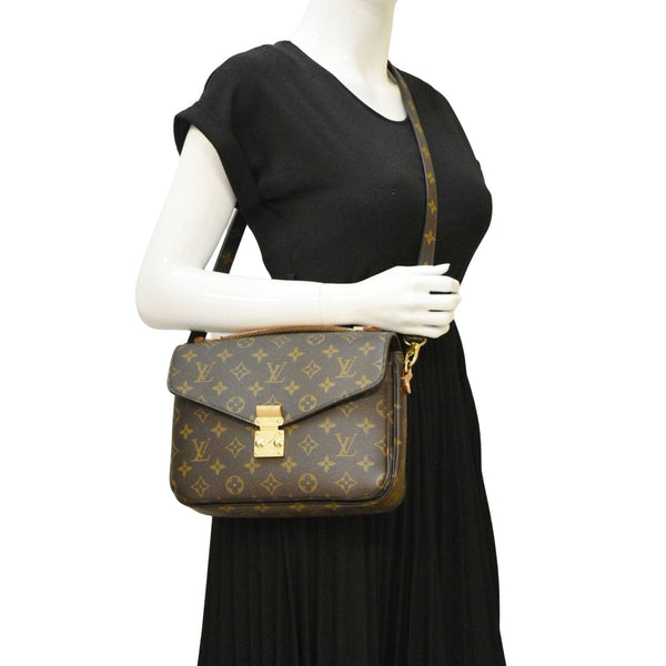 LOUIS VUITTON Metis Pochette Monogram Canvas Crossbody Bag Brown