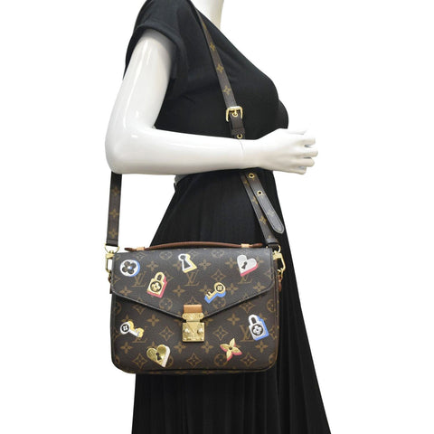 LOUIS VUITTON Lovelock Metis Pochette Patches Monogram Canvas Crossbody Bag Brown