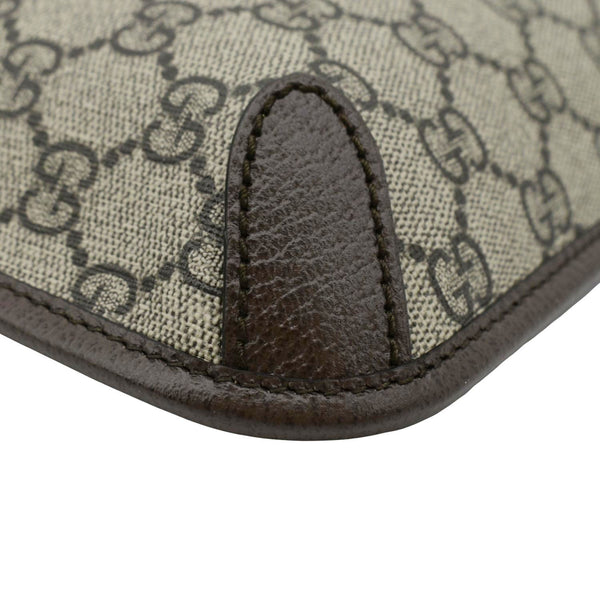 GUCCI Messenger Bag Beige lower left end look\\